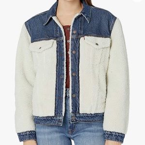 NWT‼️ Levi’s Sherpa Trucker Jacket